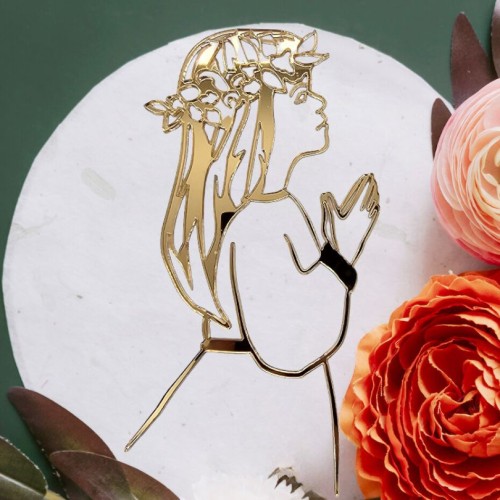 Dekor złoty na komunie modląca się dziewczynka